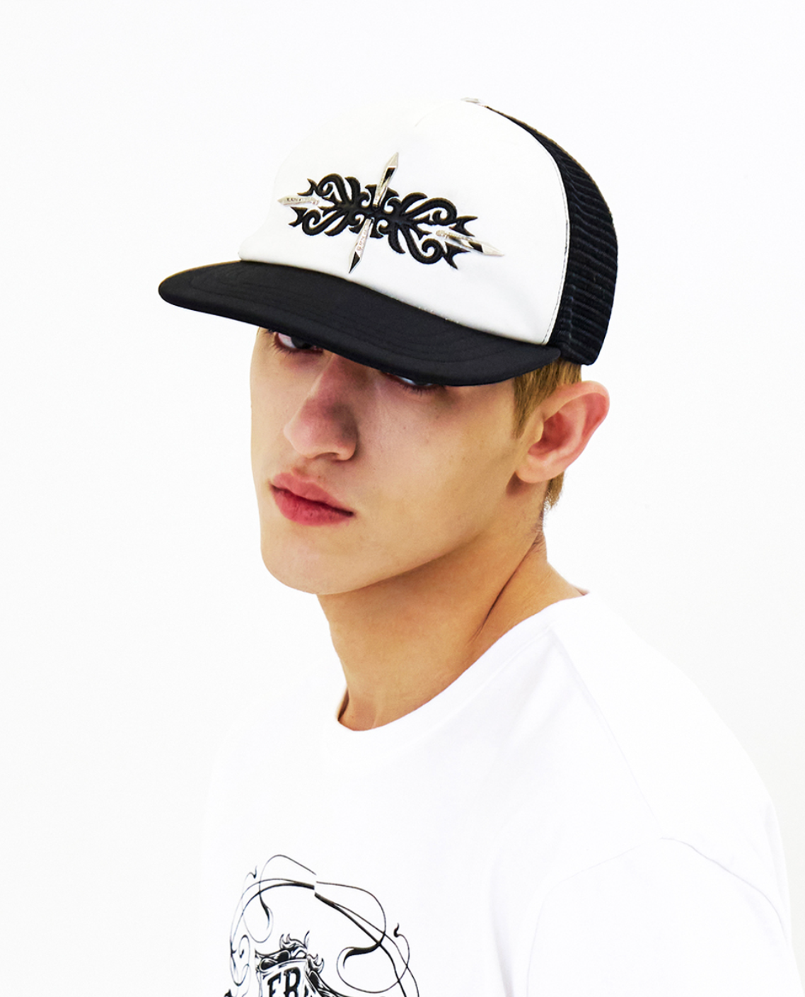 Cross Bright Trucker Hat WHT/BLK