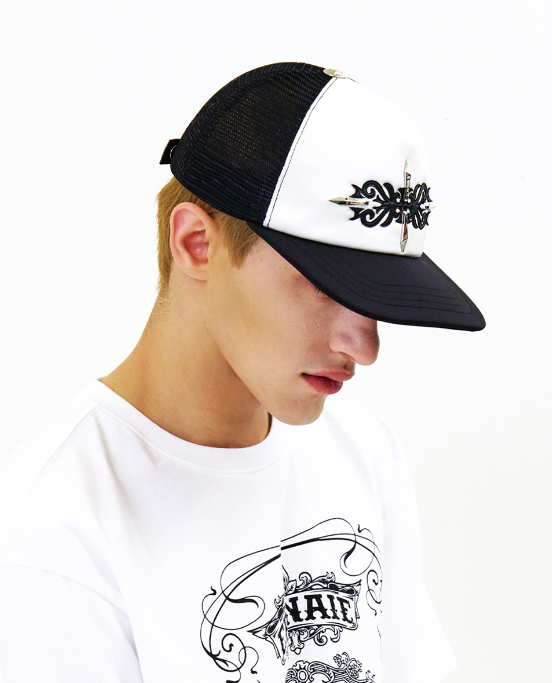 Cross Bright Trucker Hat WHT/BLK