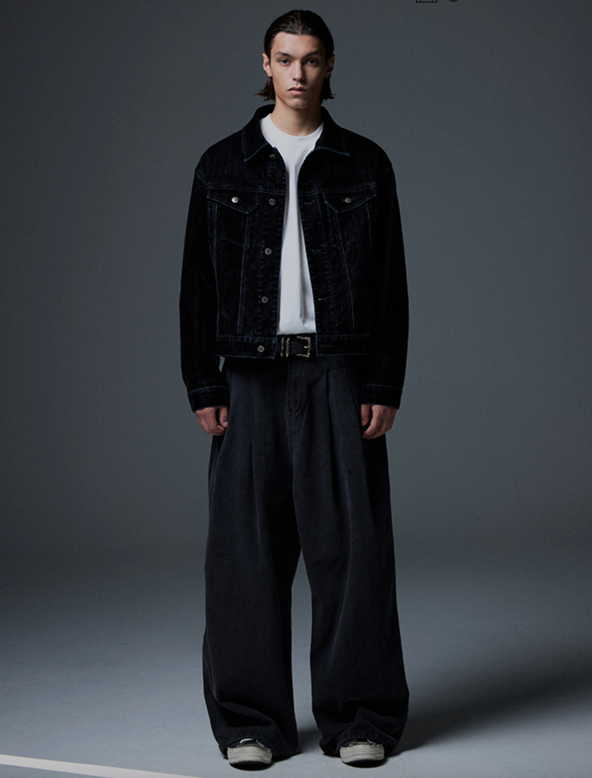 4 Symbol Velvet Like Denim Trucker Jacket BLACK