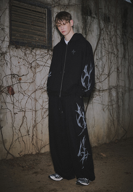 Dagger Tribal Logo Incision Sweat Pants BLACK