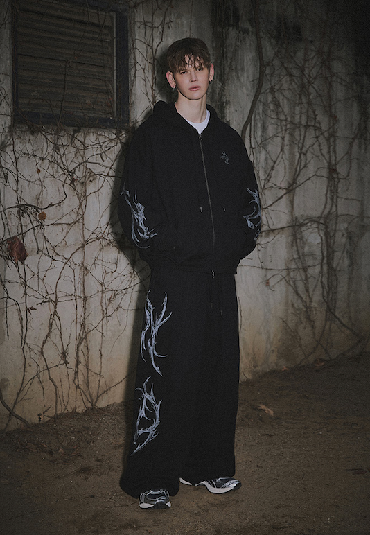 Dagger Tribal Logo Incision Sweat Pants BLACK