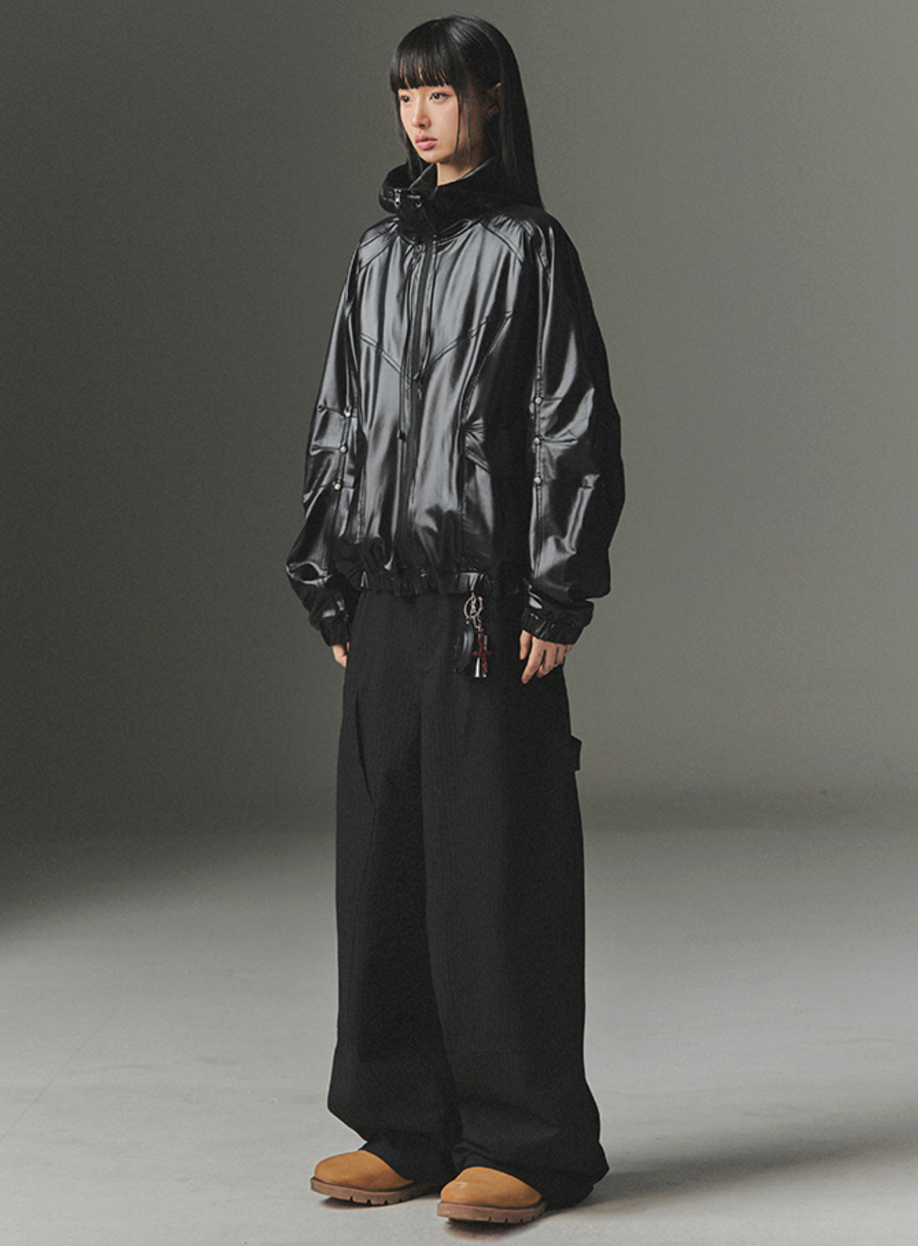 Gloss Highneck Raglan WIndbreaker BLACK