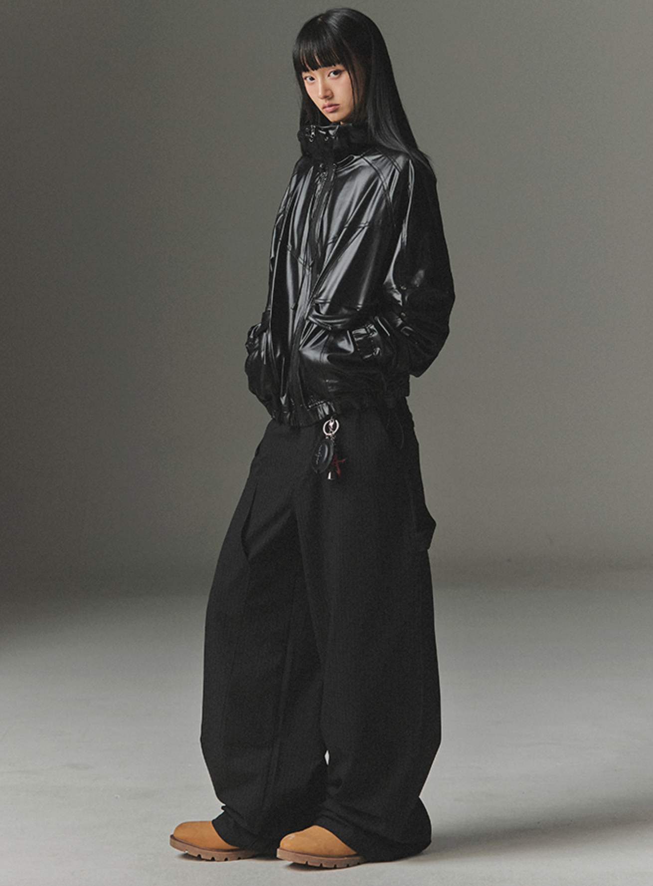 Gloss Highneck Raglan WIndbreaker BLACK