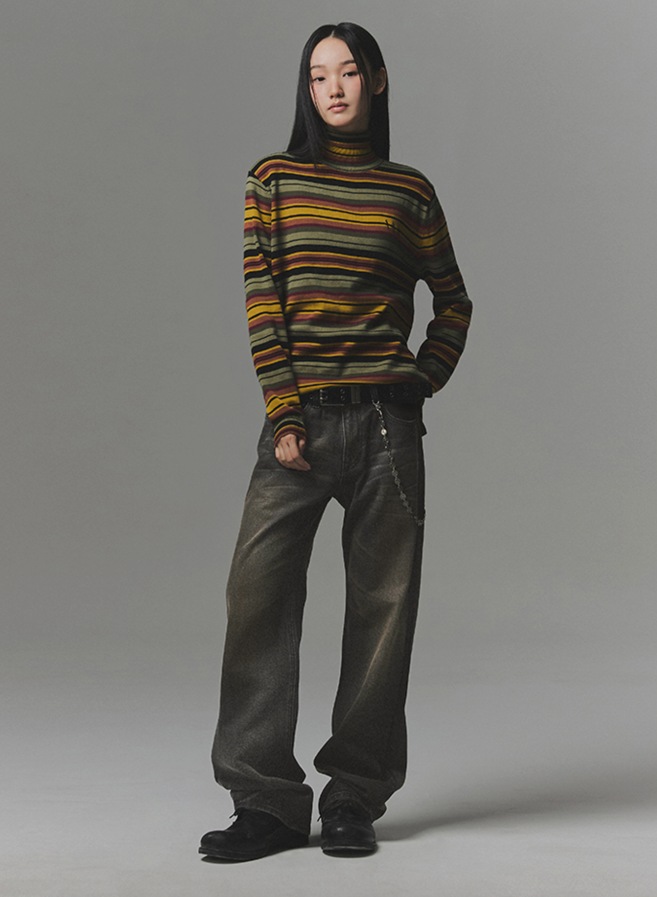Symbol Stitch Low Rise Flare Fit Denim Pants BLACK