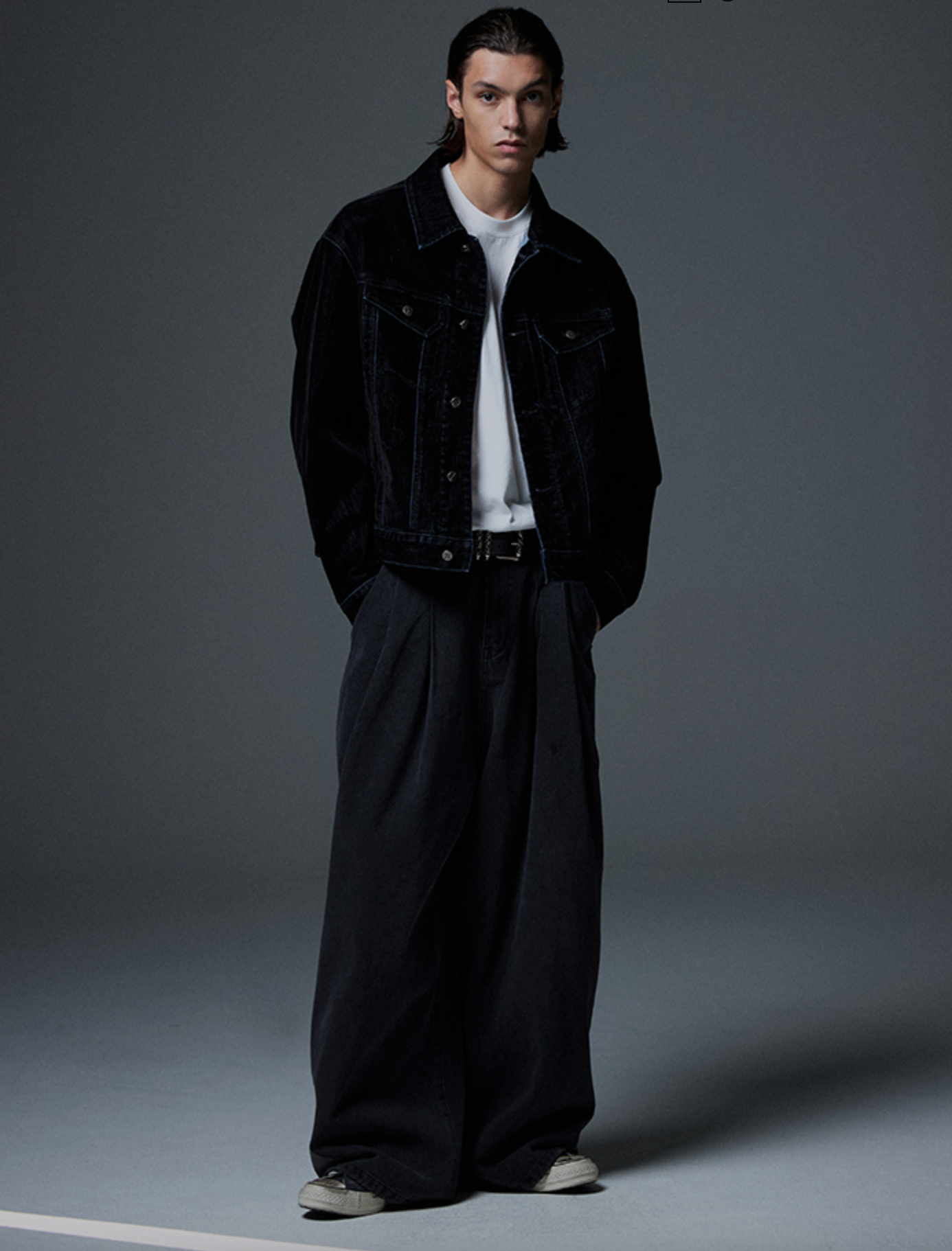 4 Symbol Velvet Like Denim Trucker Jacket BLACK
