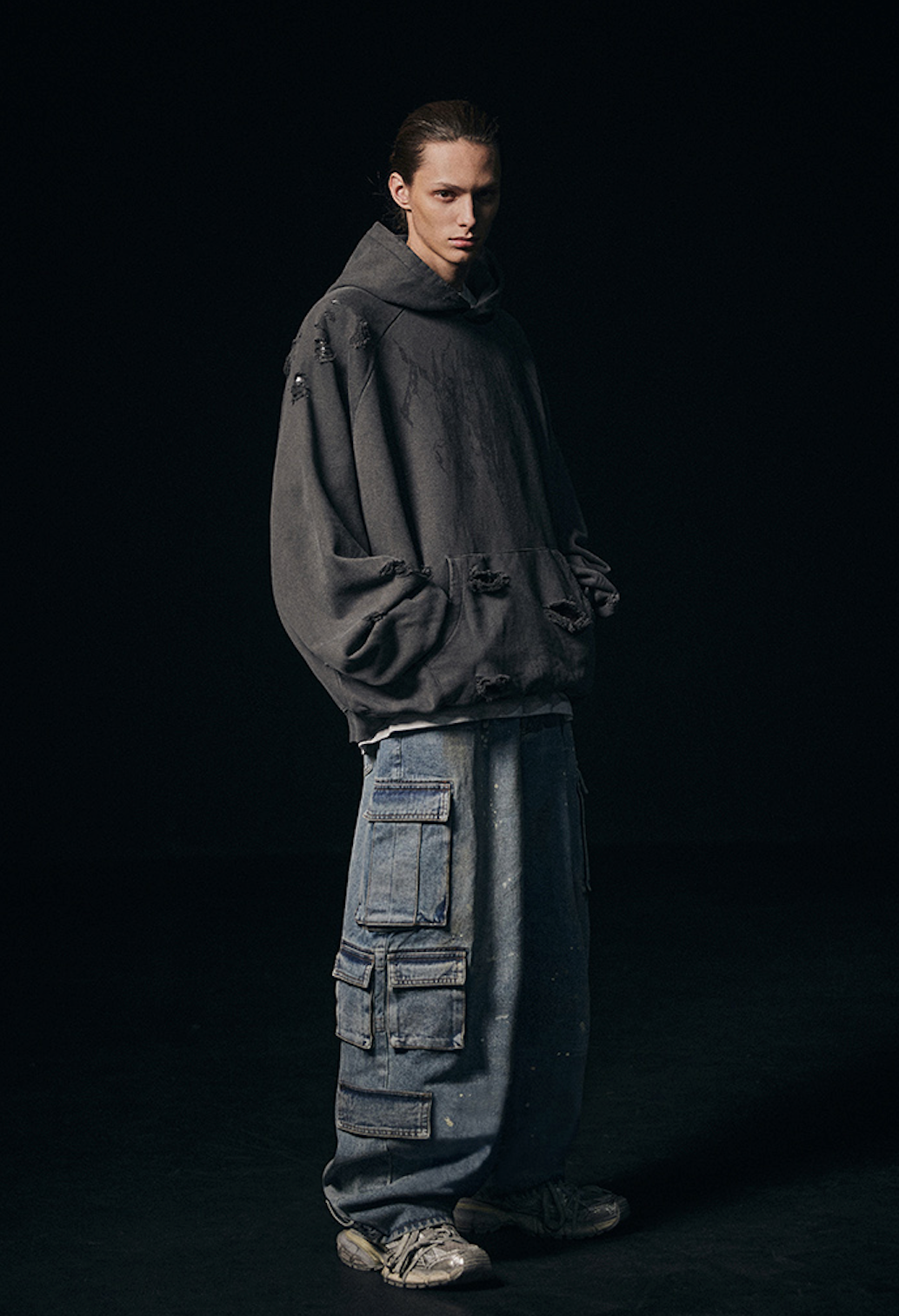 Destroyed Pigment Goat Pullover Hood CHARCOAL
