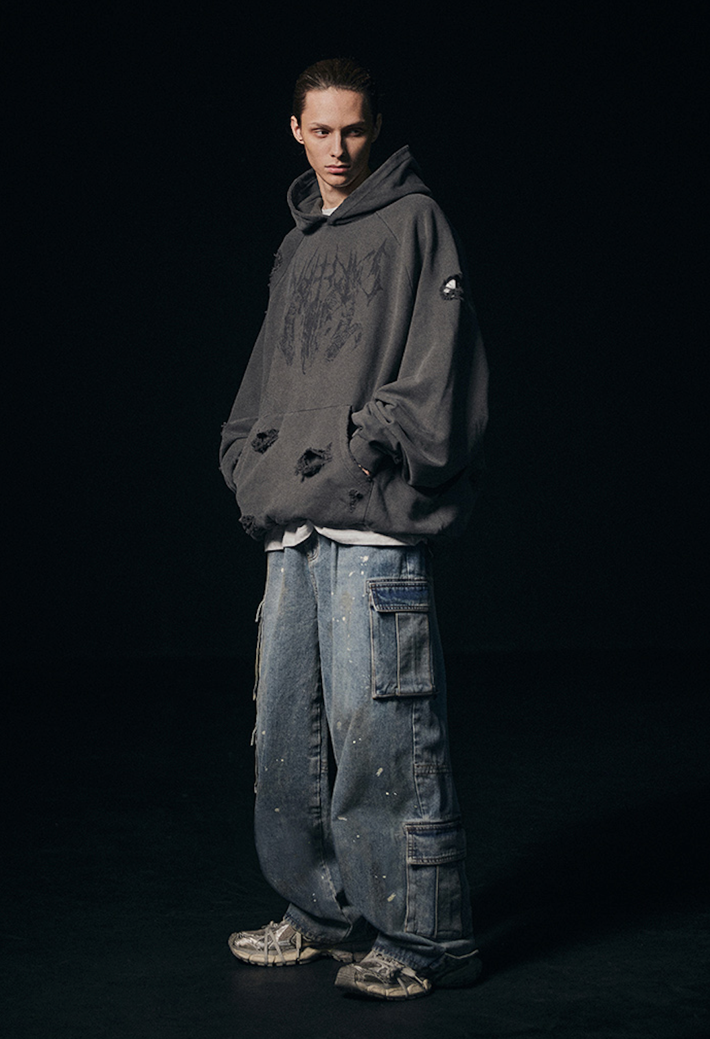 Destroyed Pigment Goat Pullover Hood CHARCOAL