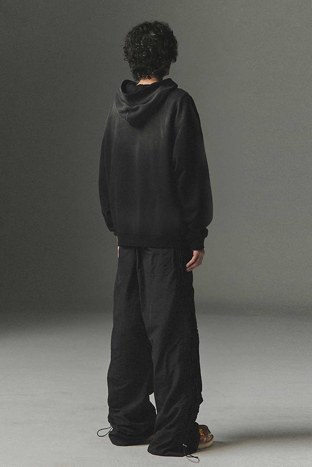 Stud Chasm Eyes Salt Washed Hood  Zip Up BLACK