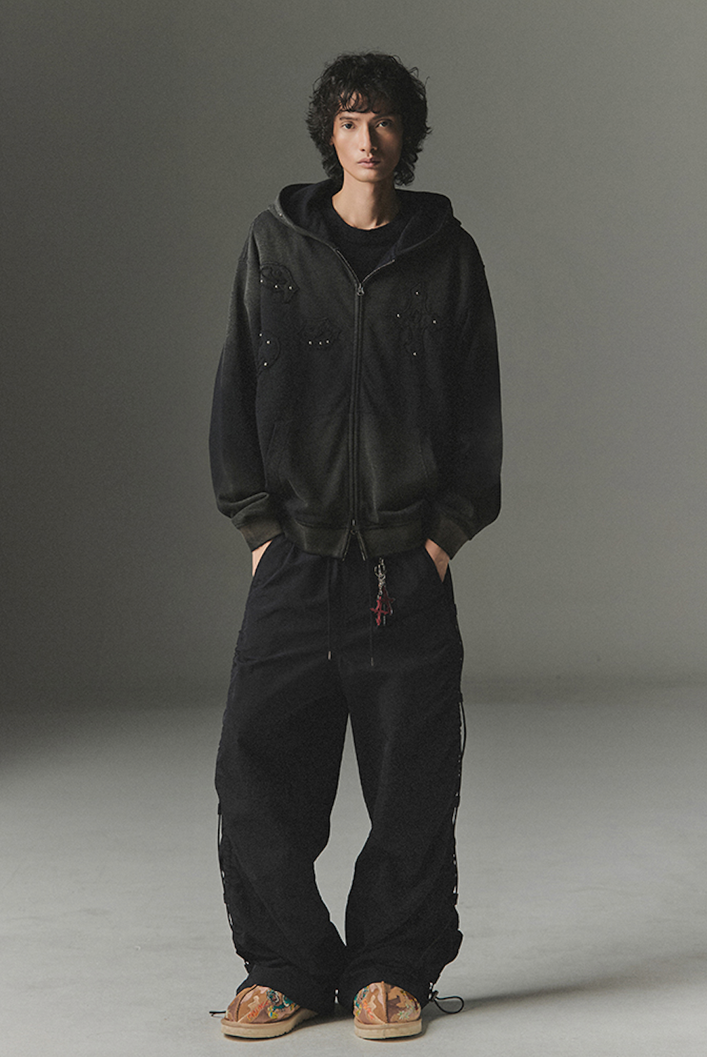 Stud Chasm Eyes Salt Washed Hood  Zip Up BLACK
