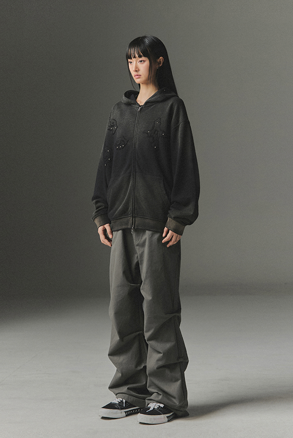 Stud Chasm Eyes Salt Washed Hood  Zip Up BLACK