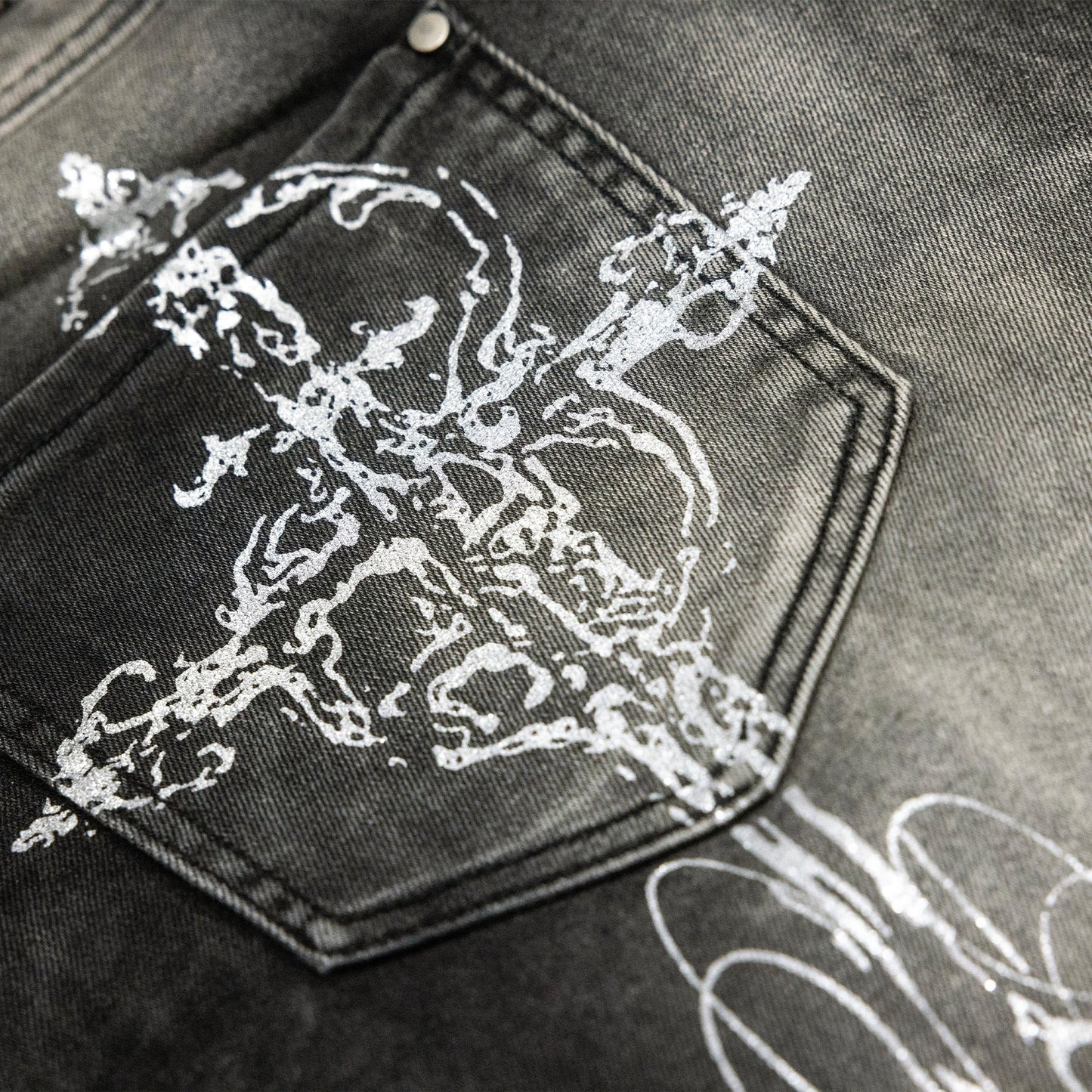 Lost in Castle Curved Denim Pants WASHED BLACK